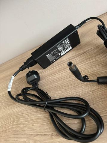 HP 90W laptopoplader beschikbaar voor biedingen