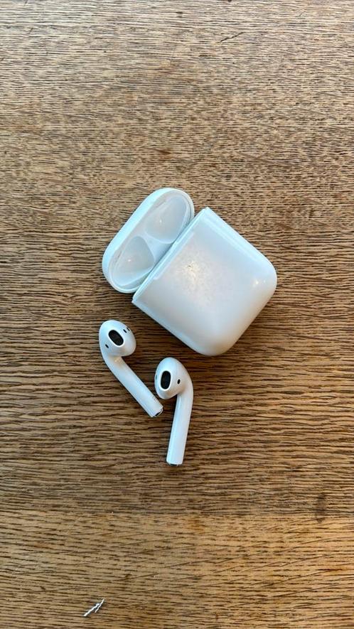 Apple AirPods 2 met Draadloze Oplaadcase - Goede Staat, Telecommunicatie, Mobiele telefoons | Oordopjes, Gebruikt, In gehoorgang (in-ear)