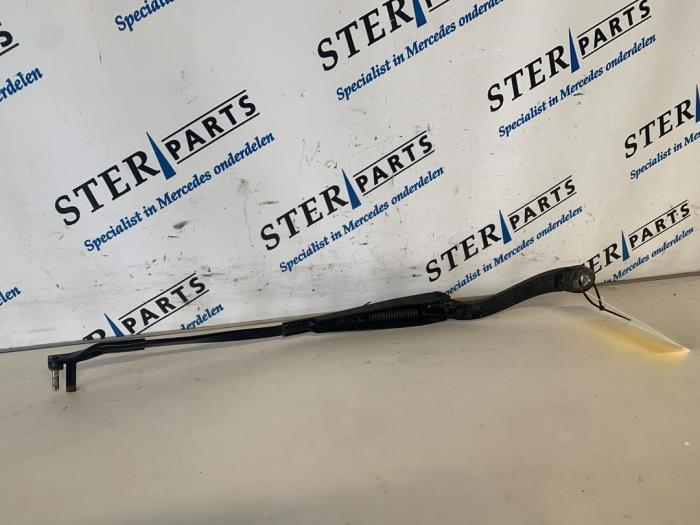 Ruitenwisserarm voor van een Mercedes C-Klasse, Auto-onderdelen, Ruiten en Toebehoren, Mercedes-Benz, Gebruikt, 3 maanden garantie