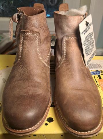 schoenen, slofjes beschikbaar voor biedingen