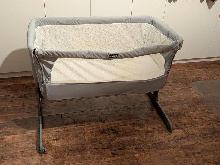 babybed co-sleeper Chicco Next2me, Kinderen en Baby's, Kinderkamer | Bedden, Zo goed als nieuw, Minder dan 140 cm, Minder dan 70 cm