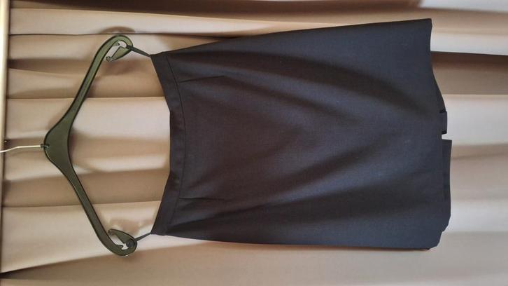 Dames korte rok zwart mt 42 lengte 56 cm uit 100 % wol nieuw, Kleding | Dames, Rokken, Zo goed als nieuw, Maat 42/44 (L), Zwart