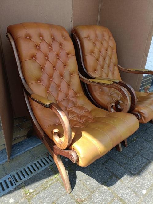 Mooi paar vintage chesterfield style skaileder fauteuils in, Antiquités & Art, Antiquités | Meubles | Chaises & Canapés, Enlèvement