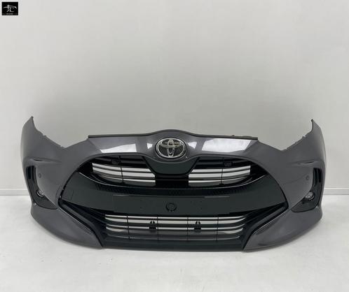 (VR) Toyota Yaris IV 4 voorbumper 1G3 grijs 4x PDC, Autos : Pièces & Accessoires, Carrosserie & Tôlerie, Pare-chocs, Toyota, Avant
