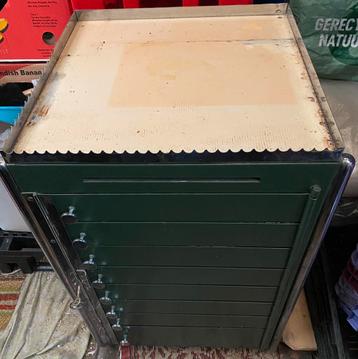 2 metalen meubels met 8 tussenschotten en sleutel, jaar 70  beschikbaar voor biedingen