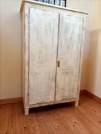 Ancienne armoire en bois fruitier, Utilisé