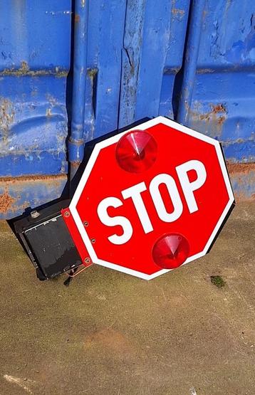 STOP bord, schoolbus bord met beweegbare arm & verlichting. beschikbaar voor biedingen