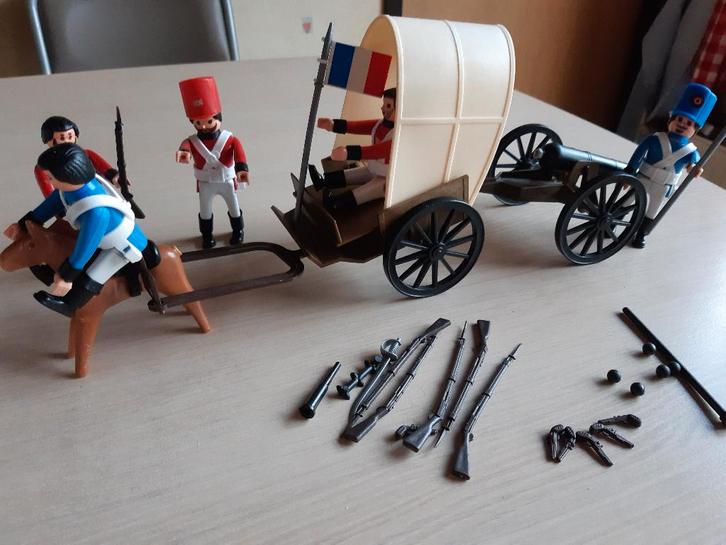 Soldats français et anglais, chariot couvert avec cheval, Enfants & Bébés, Jouets | Poupées, Comme neuf, Enlèvement ou Envoi