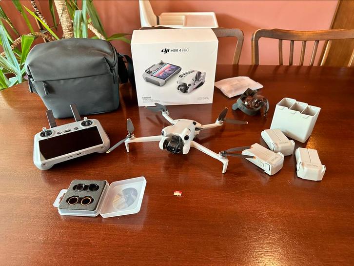 DJI Mini 4 Pro Fly More Combo (RC 2) perfecte staat +filters, Audio, Tv en Foto, Drones, Zo goed als nieuw, Drone met camera, Ophalen
