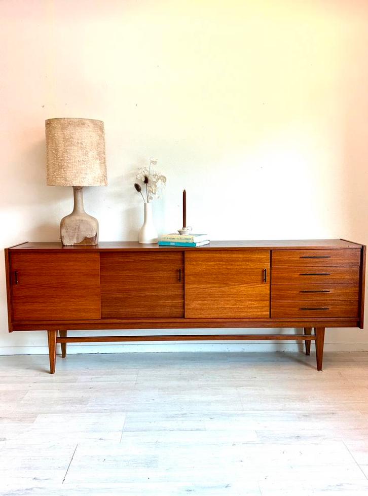 Buffet vintage en teck, années 1960, Maison & Meubles, Armoires | Dressoirs, Comme neuf, 200 cm ou plus, 25 à 50 cm, Avec tiroir(s)