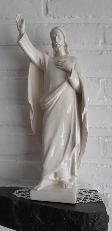 Sculpture « Sacré-Cœur » en porcelaine