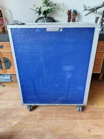 SN - Brussels vliegtuigtrolley waste beschikbaar voor biedingen