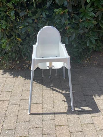 Kinderstoel  met plateau beschikbaar voor biedingen