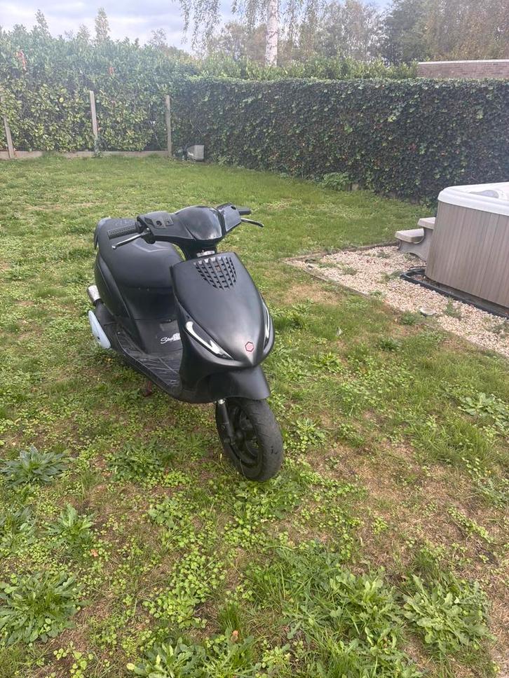 Piaggio zip 70cc b klasse, Fietsen en Brommers, Scooters | Piaggio, Zo goed als nieuw, Ophalen