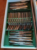 Bestek met koffer, Ophalen