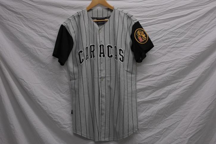 Baseball Shirt - Caracas Leones, Kleding | Heren, Sportkleding, Zo goed als nieuw, Overige typen, Maat 48/50 (M), Grijs, Ophalen