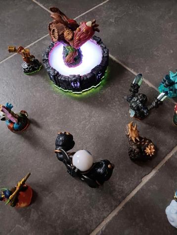 Lot Skylandersgame spyros adv 17 beeldjes+ portaal 2 spel beschikbaar voor biedingen