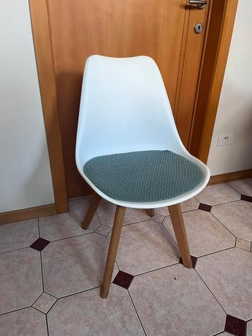 6 eetkamerstoelen scandinavische look beschikbaar voor biedingen
