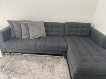 Hoekzetel met 4 kussens beschikbaar voor biedingen