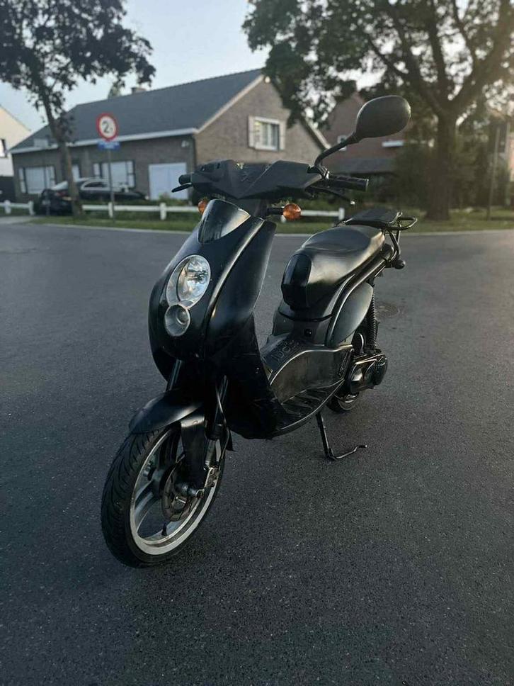 Peugeot ludix A klasse, Fietsen en Brommers, Snorfietsen en Snorscooters, Zo goed als nieuw, Peugeot, Tweetakt, Ophalen