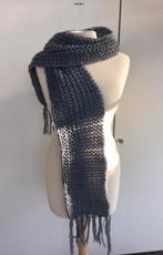 Écharpe en maille grise, Enlèvement ou Envoi, Porté, Écharpe