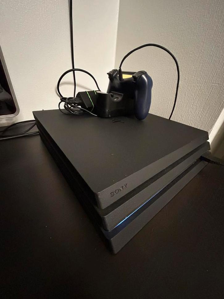 PlayStation 4 pro 1TB, Games en Spelcomputers, Spelcomputers | Sony PlayStation 4, Zo goed als nieuw, Pro, Met 1 controller, Ophalen