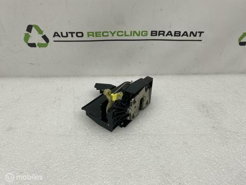 Deurslot Voor Links Dacia Sandero 2 ELEKTRISCH 805039362R, Auto-onderdelen, Klein materiaal, Dacia, Gebruikt, Ophalen of Verzenden