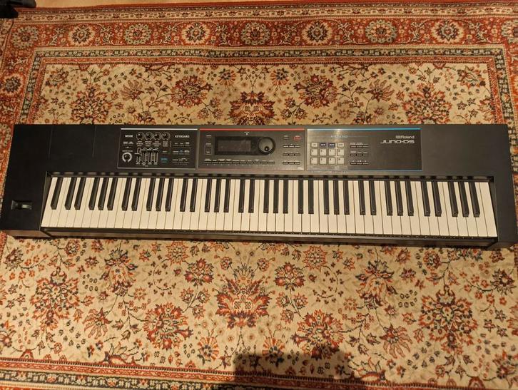 Roland juno ds88, Muziek en Instrumenten, Synthesizers, Gebruikt, 88 toetsen, Roland, Met koffer of flightcase, Ophalen
