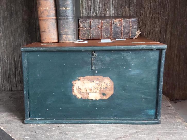 Bijzondere interessante oude franse houten (expeditie) kist, Antiquités & Art, Curiosités & Brocante, Enlèvement ou Envoi