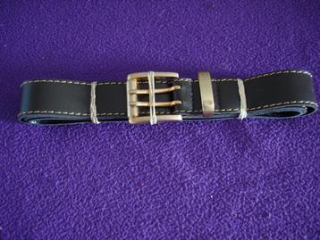 Prachtige bruine lederen riem van 115 cm lang 2,5 cm breed. beschikbaar voor biedingen