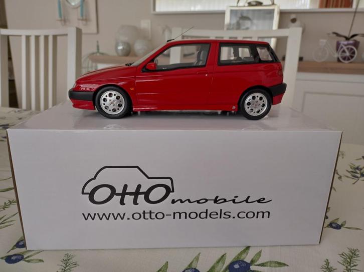 Alfa Romeo 145 Quadrifoglio. OTTO 1/18, Hobby & Loisirs créatifs, Voitures miniatures | 1:18, Comme neuf, Voiture, OttOMobile