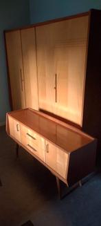 Vintage kleerkast en commode v-form, Ophalen, Gebruikt