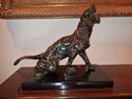 bronzen beeld panter volle brons op blauwsteen voet, Antiek en Kunst, Ophalen, Brons