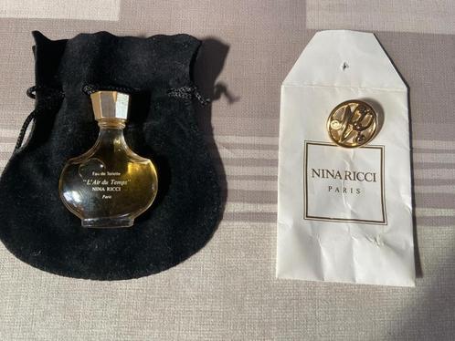 Nina Ricci miniatuur flesje eau de toilette + vintage knoop, Verzamelen, Parfumverzamelingen, Miniatuur, Gevuld, Ophalen of Verzenden