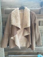 Suède coat met faux fur maat M, Kleding | Dames, Jassen | Winter, Maat 38/40 (M), Local, Beige, Ophalen of Verzenden