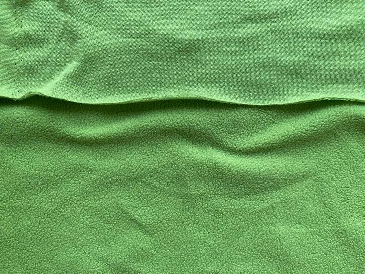 Lichte grasgroene fleece, Hobby en Vrije tijd, Stoffen en Lappen, Zo goed als nieuw, 30 tot 120 cm, 30 tot 200 cm, Groen, Ophalen of Verzenden