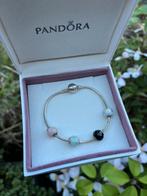 Pandora Zilveren Essence Armband + 4 Charms, Handtassen en Accessoires, Armbanden, Nieuw, Ophalen of Verzenden, Met bedels of kralen
