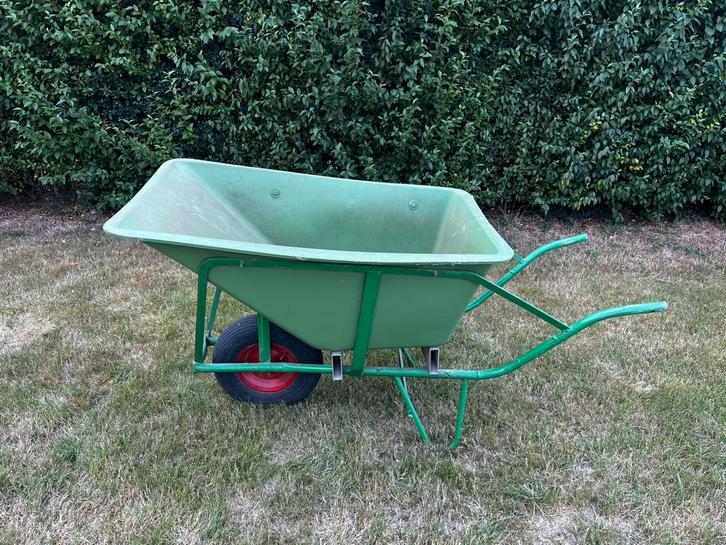 Stevige kruiwagen – kunststof bak, metalen frame, Tuin en Terras, Kruiwagens, Zo goed als nieuw, Handmatig, Eenwielig, Ophalen