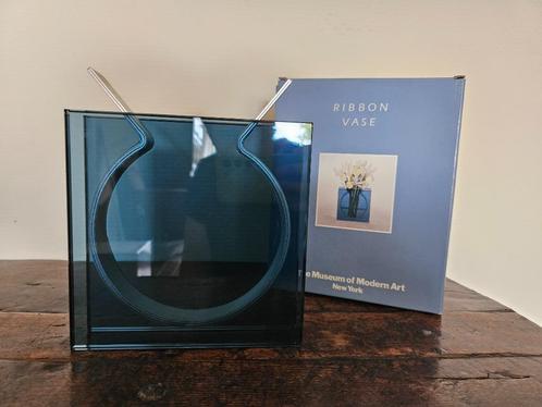 Vaas MOMA, Huis en Inrichting, Woonaccessoires | Vazen, Nieuw, Blauw, Minder dan 50 cm, Glas, Ophalen of Verzenden