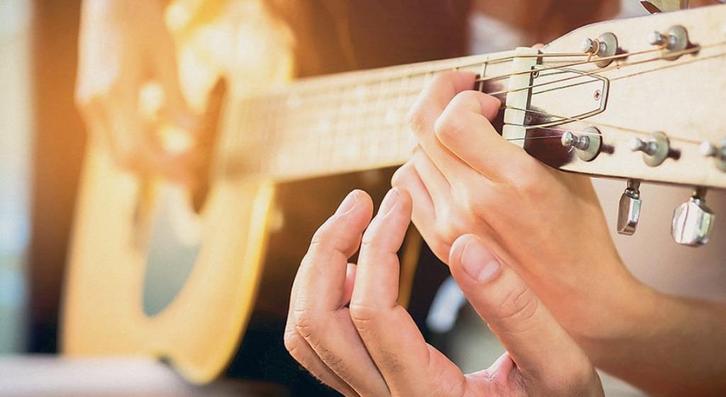 Cours de guitare - français ou anglais, Musique & Instruments, Instruments à corde | Guitares | Acoustiques, Enlèvement ou Envoi