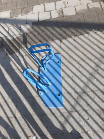 Zeer stevige fietsenrek voor 2 fietsen. beschikbaar voor biedingen
