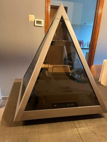 Azza pyramid case beschikbaar voor biedingen