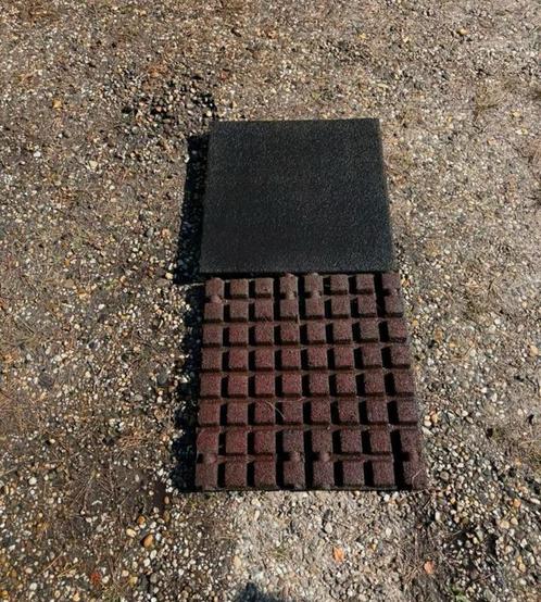 Rubberen tegels ca 50x50x4,5 speeltoestel stal dak ruim 30m2, Dieren en Toebehoren, Stalling en Weidegang
