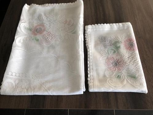 Tafelkleden ( 2 stuks ) eettafel + salontafel / kan apart, Antiek en Kunst, Antiek | Tapijten, Tafelkleden en Textiel, Ophalen of Verzenden