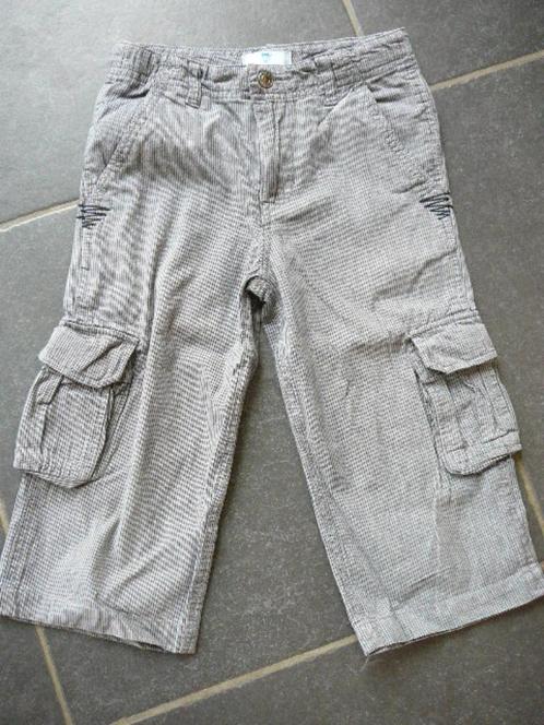 grijze short met verstelbare band, Kinderen en Baby's, Kinderkleding | Maat 122, Zo goed als nieuw, Jongen, Broek, Ophalen of Verzenden