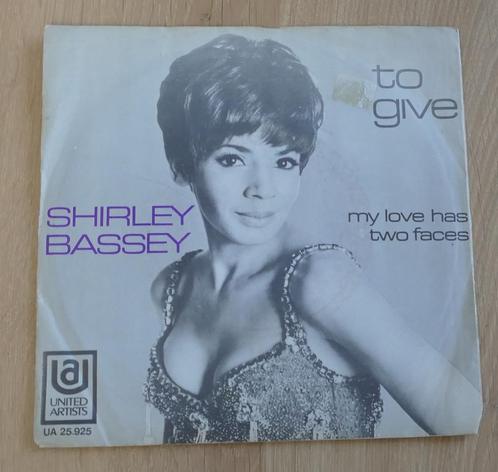 7"  Shirley Bassey ‎– To Give / My Love Has Two Faces, Cd's en Dvd's, Vinyl Singles, Gebruikt, Single, Filmmuziek en Soundtracks