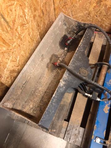 Godet inclinable pour mini-pelle ( monté sur Volvo), Articles professionnels, Grue