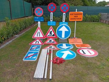 Allerhande verkeersborden, palen en voeten, Enlèvement