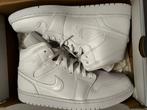 Titel  Nike Air Jordan 1 Mid Triple White – Maat 44.5, Kleding | Heren, Schoenen, Wit, Nieuw, Ophalen of Verzenden, Sneakers