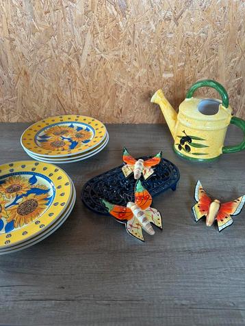 Assiettes et decoration provençale beschikbaar voor biedingen